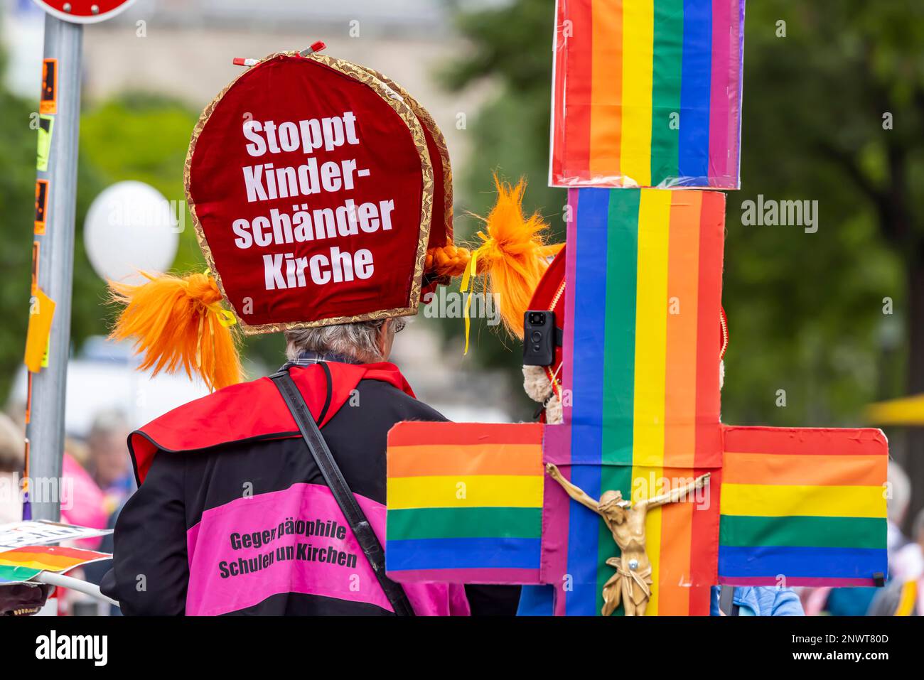 Critique de l'Église catholique, la protestation exige l'admission de la femme dans les bureaux importants de l'église, critique la gestion de l'abus scandale, allemand Banque D'Images