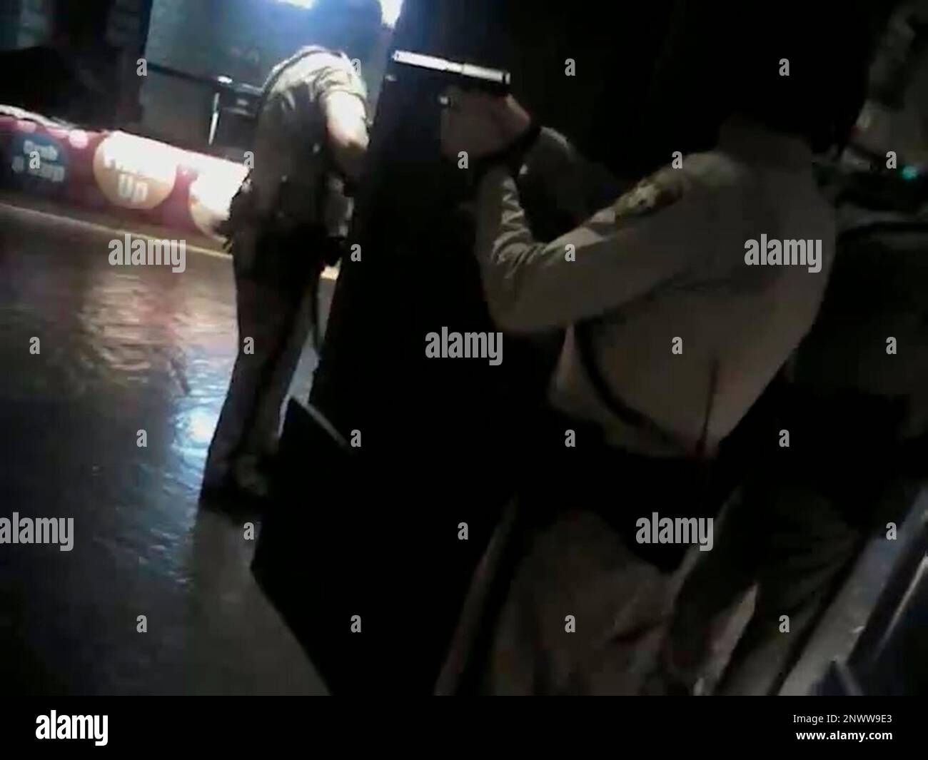 In this Oct. 1, 2017, image taken from body-camera video provided by the Las Vegas Metropolitan Police Department, officers search Las Vegas Strip casinos in Las Vegas. Police have made public Wednesday, Aug. 8, 2018, officer body-camera video showing street scenes and searches of Las Vegas Strip casinos following a shooting that killed 58 people and injured more than 800. (Las Vegas Metropolitan Police Department via AP) Banque D'Images