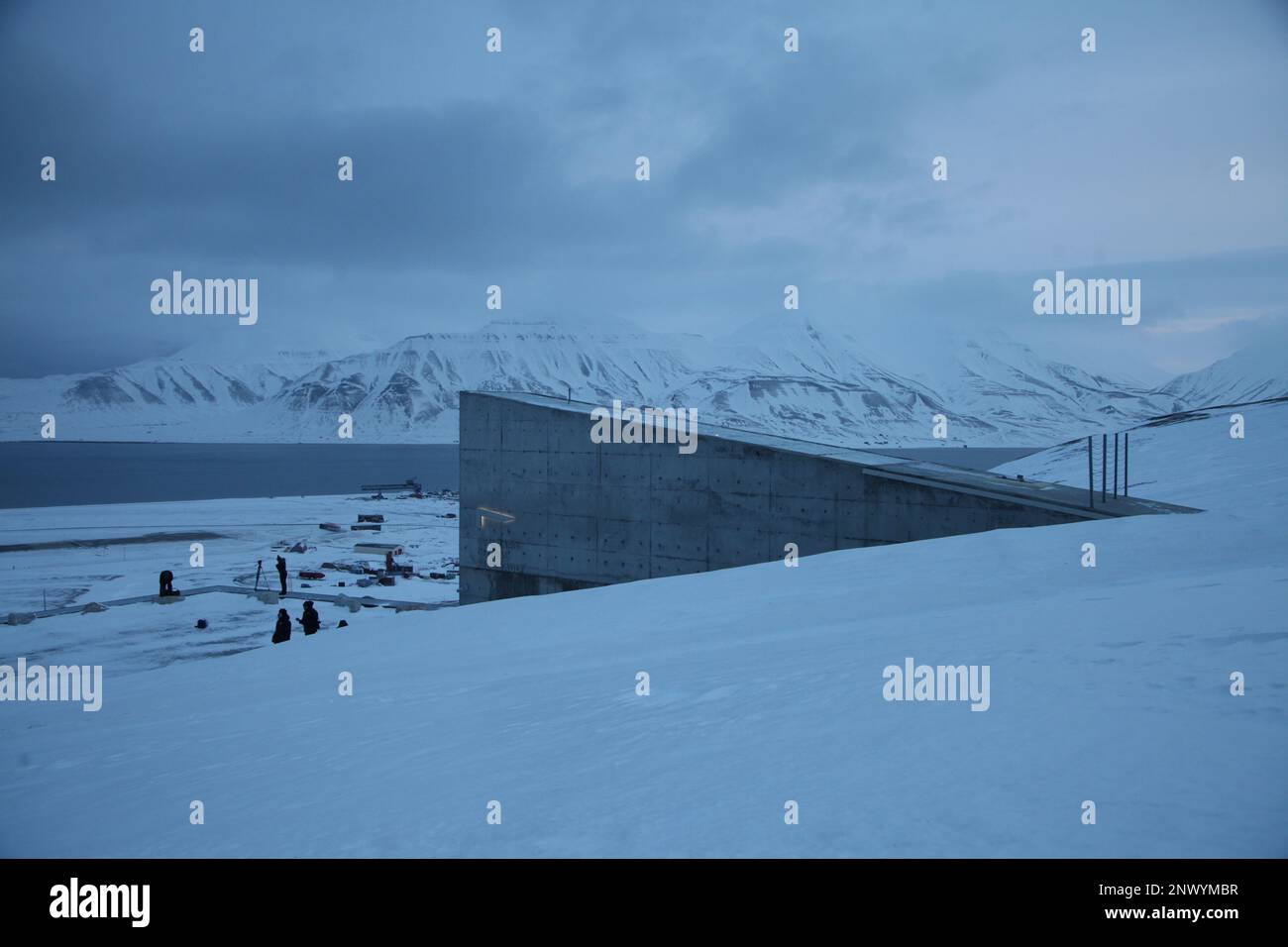 Longyearbyen, Norvège. 28th févr. 2023. La voûte mondiale de semences sur le Spitsbergen est considérée comme une sorte d'Arche de Noé arctique pour le monde végétal. La tâche centrale du dépôt, qui a ouvert ses portes en 2008, est de sauvegarder la diversité végétale sur Terre et donc l'approvisionnement alimentaire de l'humanité. L'installation permet également aux banques de gènes d'accéder à des doublons de leurs collections en cas de catastrophes naturelles ou de destruction due à des guerres et des conflits, par exemple. Credit: Steffen Trumpf/dpa/Alay Live News Banque D'Images