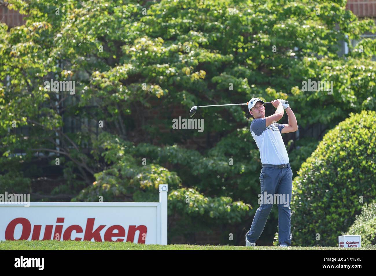 JUNE 29, 2018 - Andrew Putnam (USA) tees off at the eighteenth hole during the second round at the 2018 Quicken Loans National at the Tournament Players Club in Potomac MD. (Cal Sport Media via AP Images) Banque D'Images