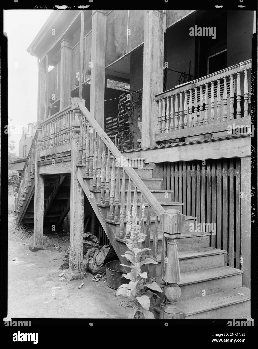 The Waring House, 351 Government St., Mobile, Mobile County, Alabama. Carnegie Etude de l'architecture du Sud. États-Unis, Alabama, Mobile County, Mobile, Stairways, Mains courantes, porches. Banque D'Images The Waring House, 351 Government St., Mobile, Mobile County, Alabama. Carnegie Etude de l'architecture du Sud. États-Unis, Alabama, Mobile County, Mobile, Stairways, Mains courantes, porches. Banque D'Images