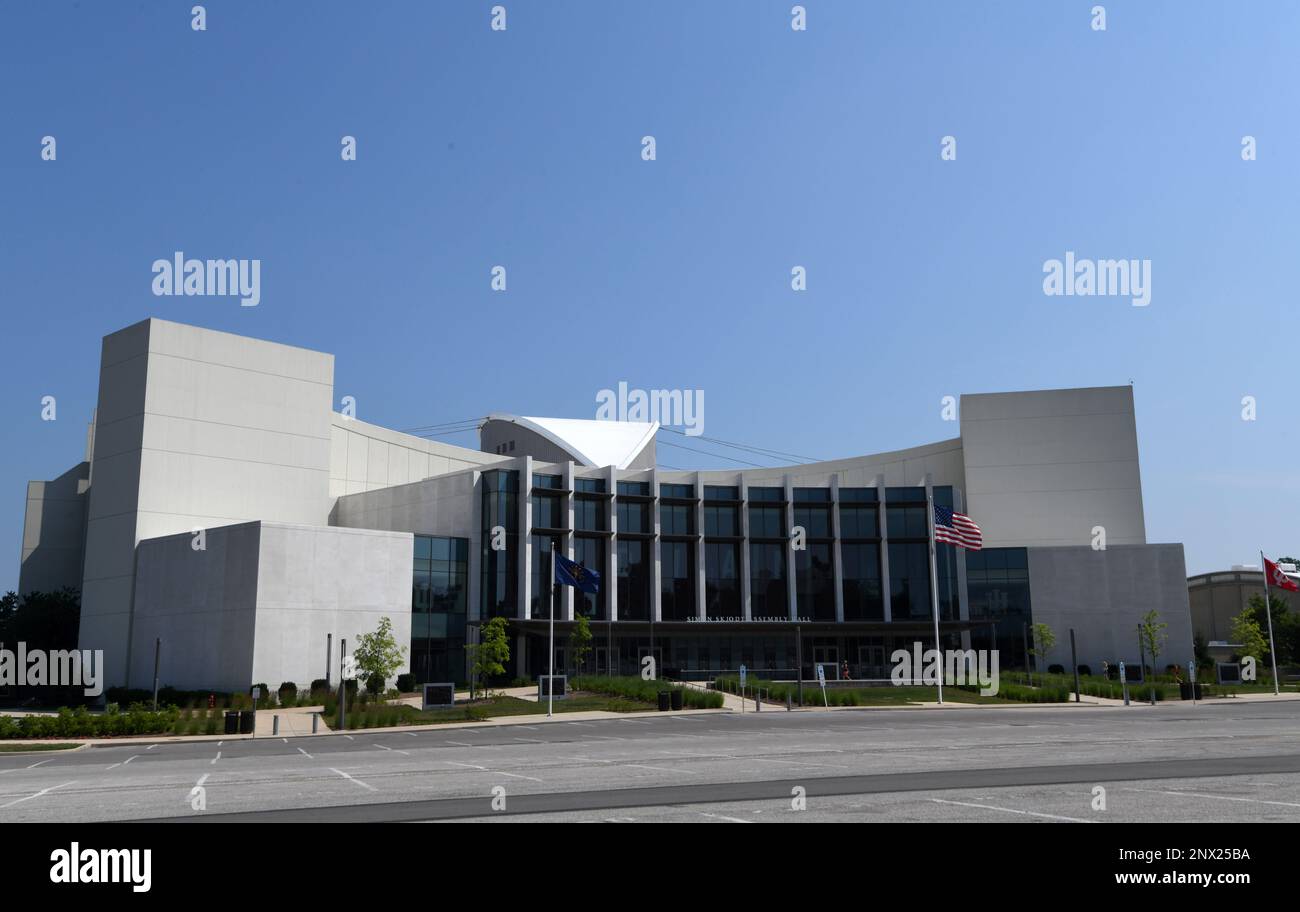 General overall view of Simon Skjodt Assembly Hall on the campus of the University of Indiana in Bloomington, Ind., Thursday, June 13, 2018. The 17,222-seat arena is the home of the Indiana Hoosiers men's basketball and women's basketball teams. It opened in 1971, replacing the current Gladstein Fieldhouse.[8] The court is named after Branch McCracken, the men's basketball coach who led the school to its first two NCAA National Championships in 1940 and 1953. (Kirby Lee via AP) Banque D'Images