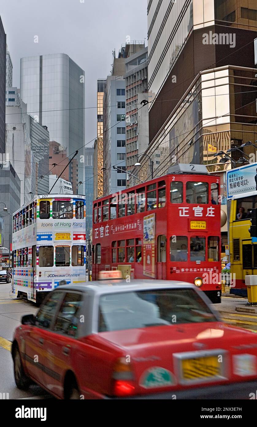 Des tramways dans Des Voeux Road, Hong Kong, Chine Banque D'Images