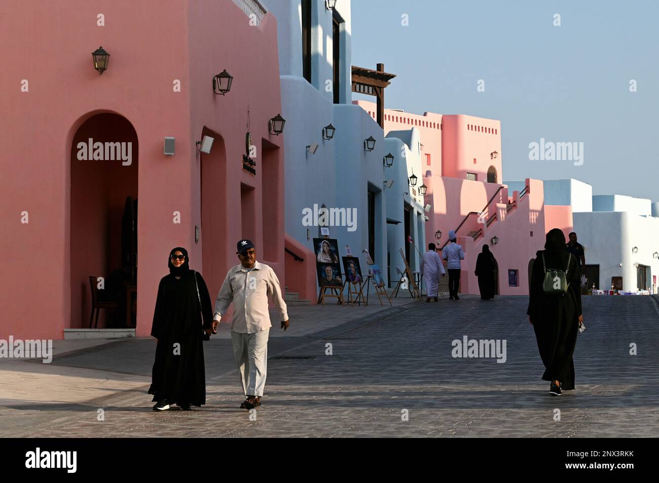 Maisons colorées dans le quartier Mina, Mia Park, Vieux Port Doha, Qatar Banque D'Images