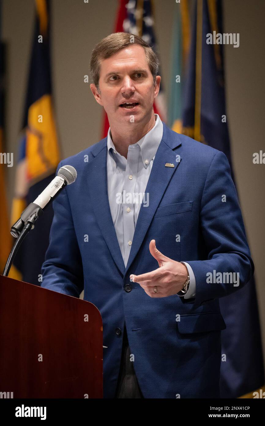 Kentucky Gov. Andy Beswear s'adresse à plus de 900 soldats et aviateurs de la Garde nationale du Kentucky lors de la Journée du développement du leadership, qui s'est tenue au Centre d'exposition du Kentucky à Louisville, Ky., le 5 février 2023. L'événement, pour les officiers et les troupes de rang supérieur, a également comporté des présentations des États-Unis Lieutenant général de la Force aérienne Marc Sasseville, vice-chef du Bureau de la Garde nationale; États-Unis Major de l'armée le général Troy Galloway, commandant adjoint de la Garde nationale de l'armée; États-Unis Général de l'armée Mark Landes, commandant de la première armée de l'est; États-Unis Général de l'armée Haldane Lamberton, adjudant général du Commonwealth Banque D'Images