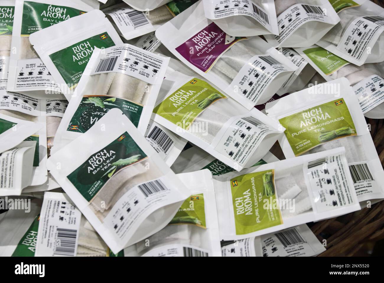 Sachets de thés de spécialité divers en vente, St George's, Grenade Banque D'Images