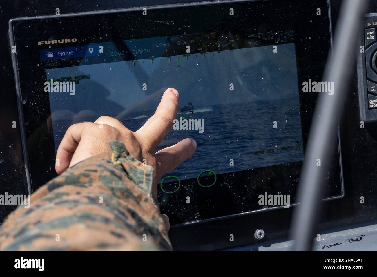 OCÉAN INDIEN (14 JANVIER 2023) – ÉTATS-UNIS Marine avec peloton de RAID maritime, 13th Marine Expeditionary Unit, exploite un air infrarouge avant de mer lors d'un exercice d'écran avant, le 14 janvier. Le MEU 13th est embarqué sur le groupe de préparation amphibie de l'île de Makin, composé du navire d'assaut amphibie USS Makin Island (LHD 8) et des navires de quai de transport amphibie USS John P. Murtha (LPD 26) et USS Anchorage (LPD 23), et opérant dans la zone d'opérations de la flotte américaine 7th. 7th Fleet est le U.S. La plus grande flotte numérotée déployée à l’avant de la Marine, et interagit et opère régulièrement avec ses alliés et partenaires dans p Banque D'Images