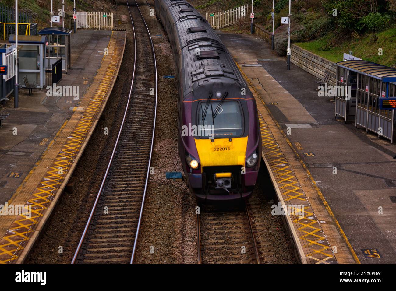 Photo fluke d'un EMR de classe 222, passant par la gare de Belper à Speed. Banque D'Images