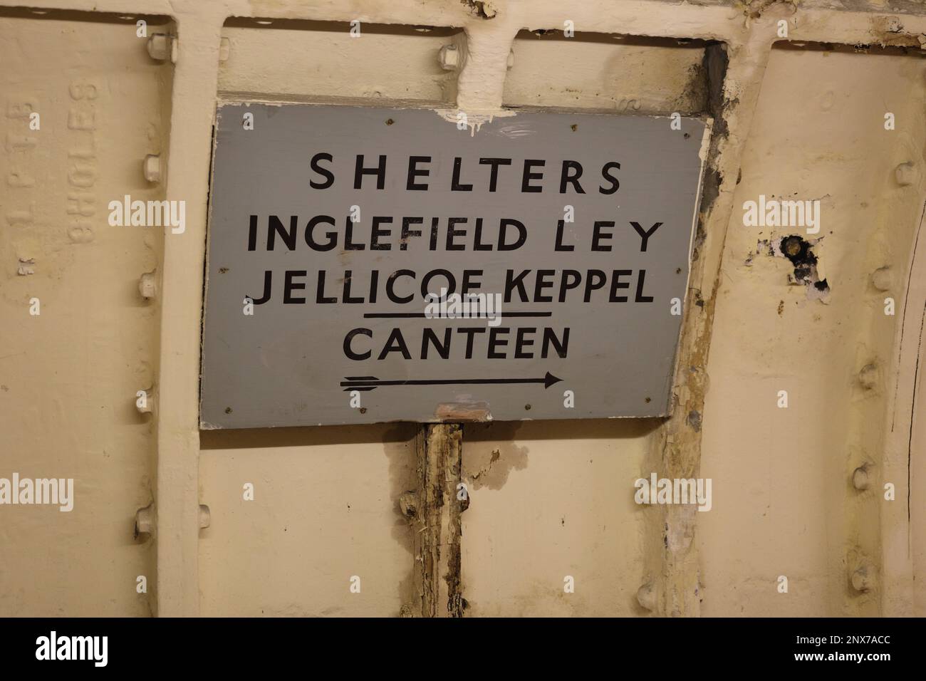 Londres, Angleterre, Royaume-Uni - panneau pour les abris et les installations dans le tunnel de Clapham South Deep-Level Shelter construit pendant la Seconde Guerre mondiale comme abri de RAID aérien Banque D'Images