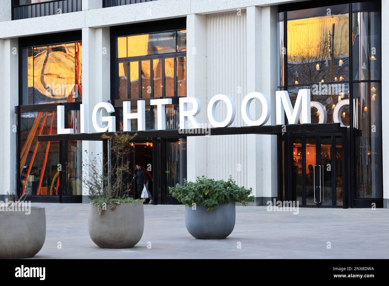 Extérieur de Lightroom, le nouveau lieu d'art sur Lewis Cubitt Square à Kings Cross, présentant actuellement le meilleur de la carrière de David Hockney de 50 ans, dans le nord de Londres, Royaume-Uni Banque D'Images