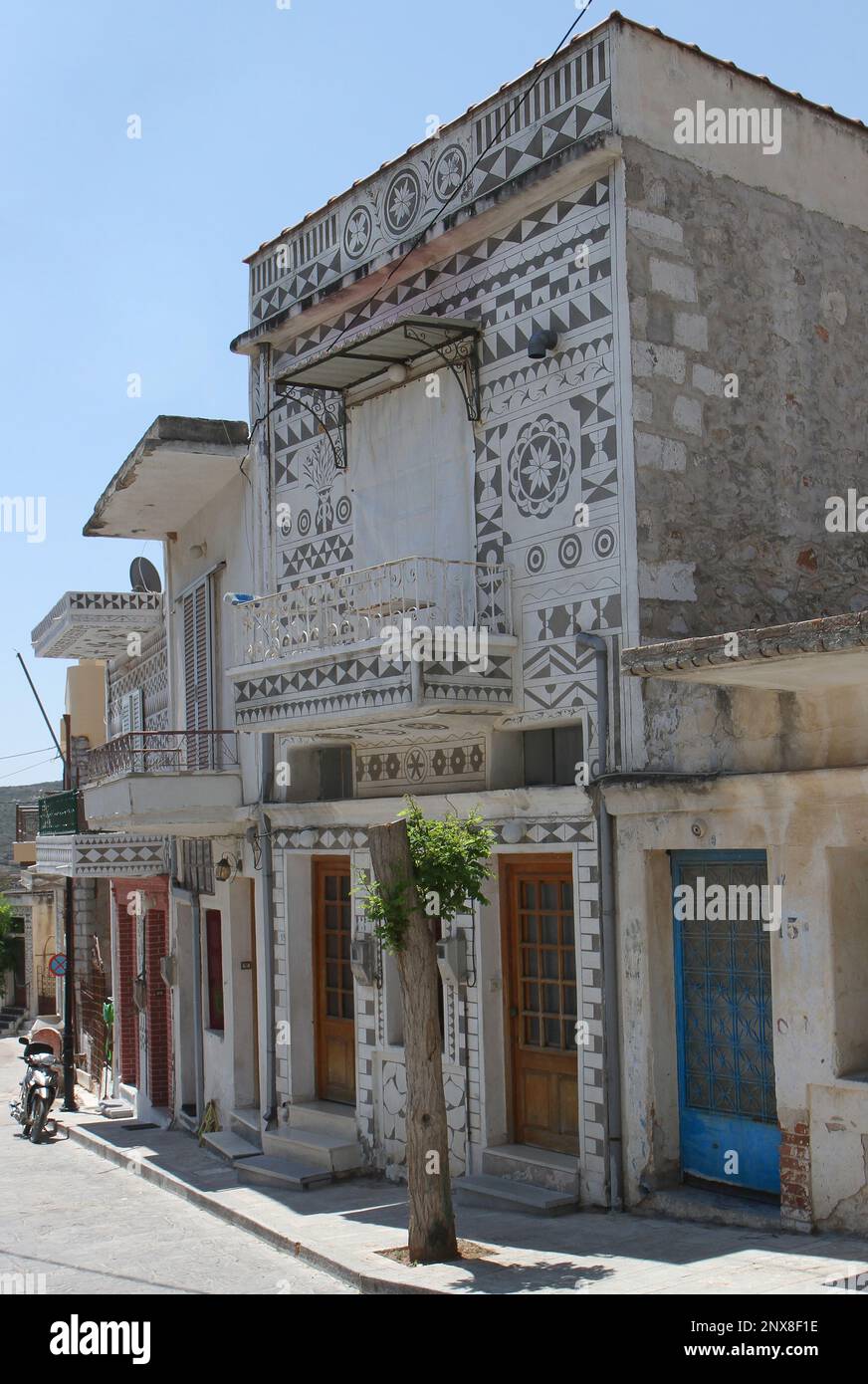 Pyrgi Village Maisons avec des motifs décoratifs et des portes colorées à Chios, Grèce Banque D'Images