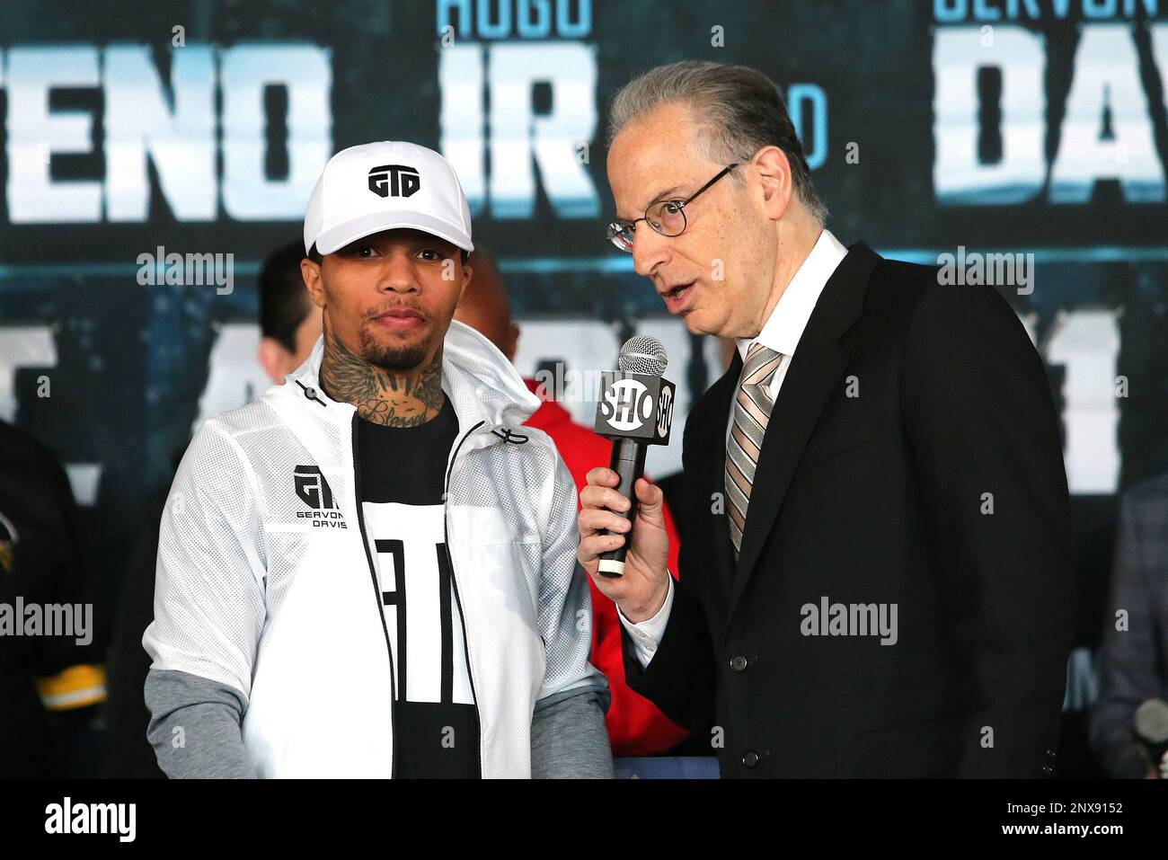 Gervonta Davis speaks with Steve Farhood during weigh ins for the upcoming Showtime boxing match at Barclays Center on Friday, April 20, 2018 in Brooklyn, New York. (Alex Menendez via AP) Banque D'Images