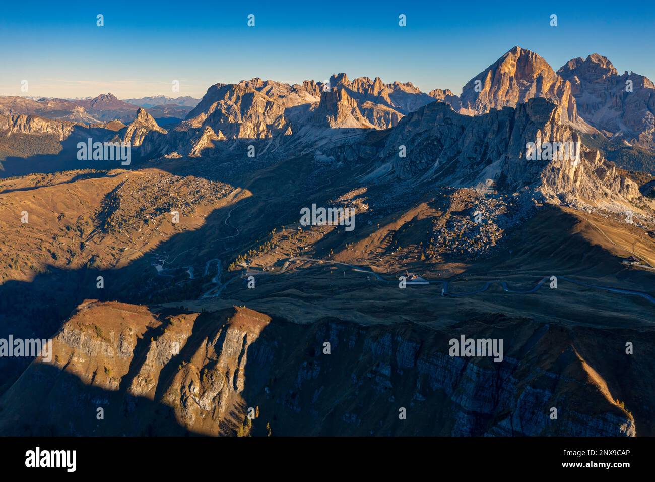 Passo di Giau est un col de haute montagne à une altitude de 2,238m (7 342ft) au-dessus du niveau de la mer, situé dans la province de Belluno, dans la région de Vénétie Banque D'Images