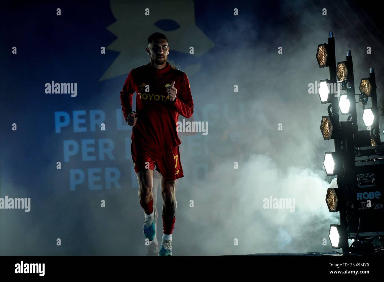 Lorenzo Pellegrini d'AS Roma entre sur le terrain lors du match de football de l'Europa League entre AS Roma et le FC Salzburg au stade Olimpico de Roma (IT Banque D'Images Lorenzo Pellegrini d'AS Roma entre sur le terrain lors du match de football de l'Europa League entre AS Roma et le FC Salzburg au stade Olimpico de Roma (IT Banque D'Images