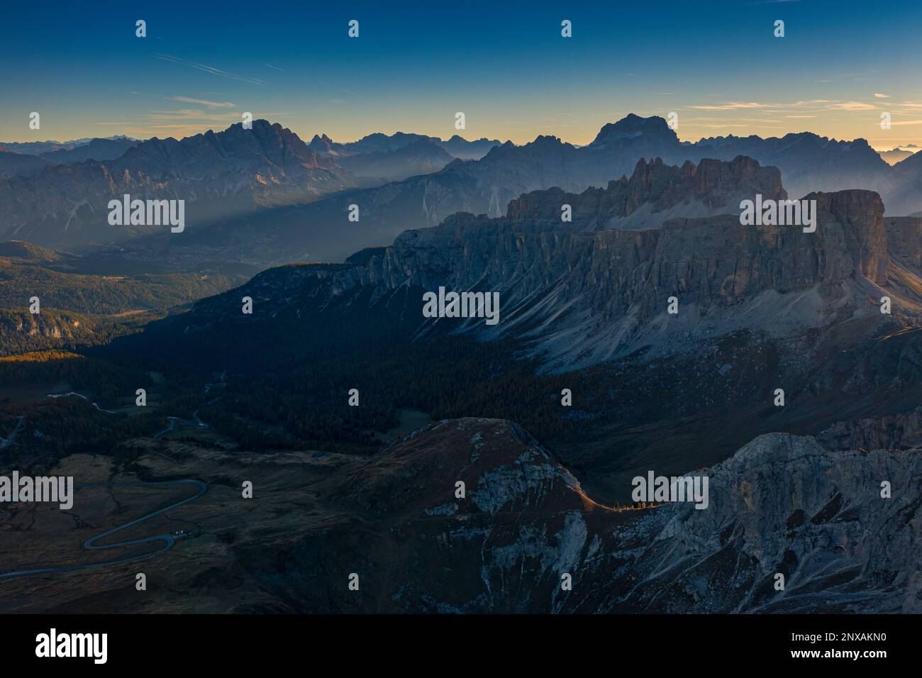 Passo di Giau est un col de haute montagne à une altitude de 2,238m (7 342ft) au-dessus du niveau de la mer, situé dans la province de Belluno, dans la région de Vénétie Banque D'Images