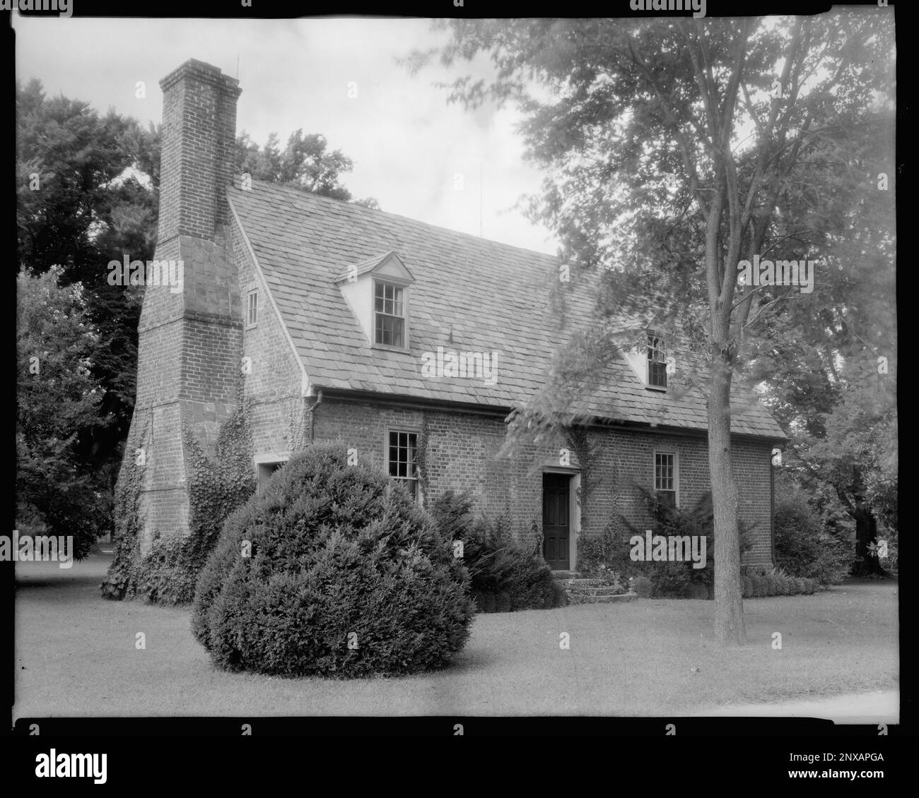 Adam Thoroughgggood House, Norfolk vic., Princess Anne County, Virginie. Carnegie Etude de l'architecture du Sud. États-Unis Virginia Princess Anne County Norfolk vic, cheminées, dormeurs, maisons, briques. Banque D'Images