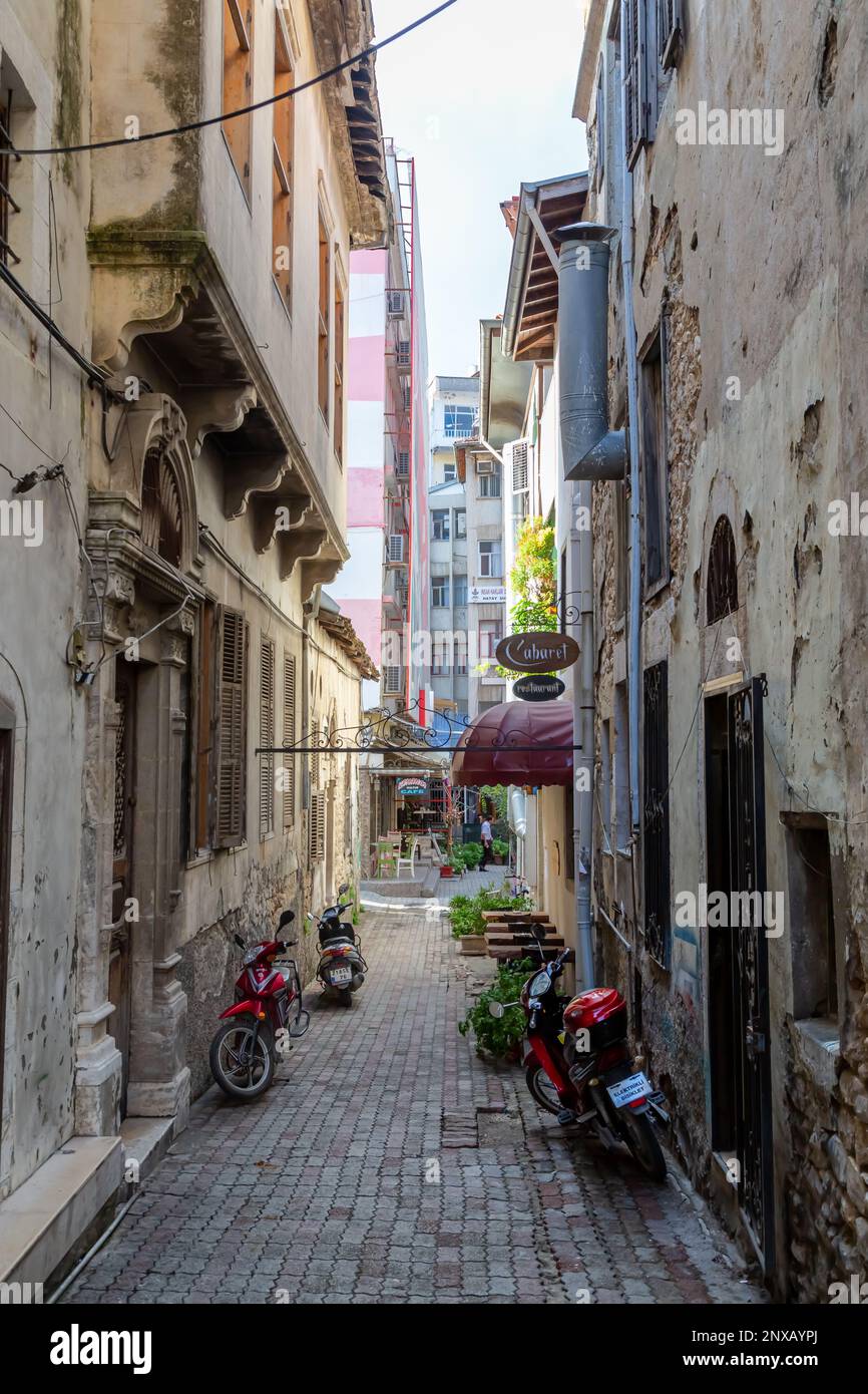 Une rue avec des maisons historiques dans l'ancienne ville d'Antakya dans la ville de Hatay en Turquie avant le grand tremblement de terre. Banque D'Images