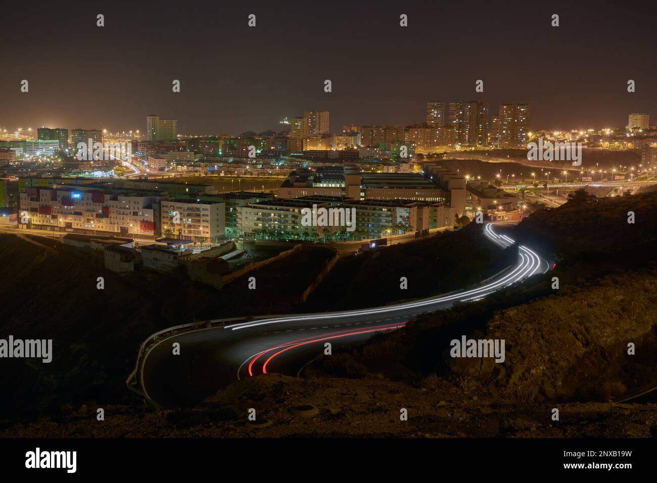 Vista panorámica nocturna de la Ciudad de Las Palmas de Gran Canaria / vue panoramique nocturne de la ville de Las Palmas de Gran Canaria Banque D'Images