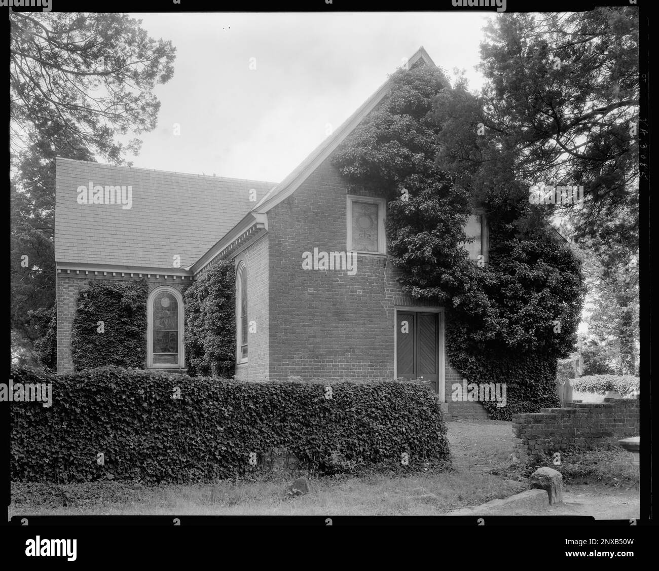 Église Blandford, Petersbourg, comté de Dinwiddie, Virginie. Carnegie Etude de l'architecture du Sud. Etats-Unis Virginia Dinwiddie County Petersburg, vitraux, portes et embrasures, Gables, brickwork, Églises. Banque D'Images
