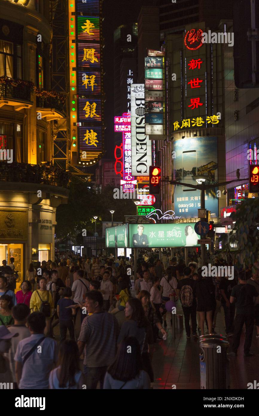 Nanjing Road à Shanghai la nuit Banque D'Images