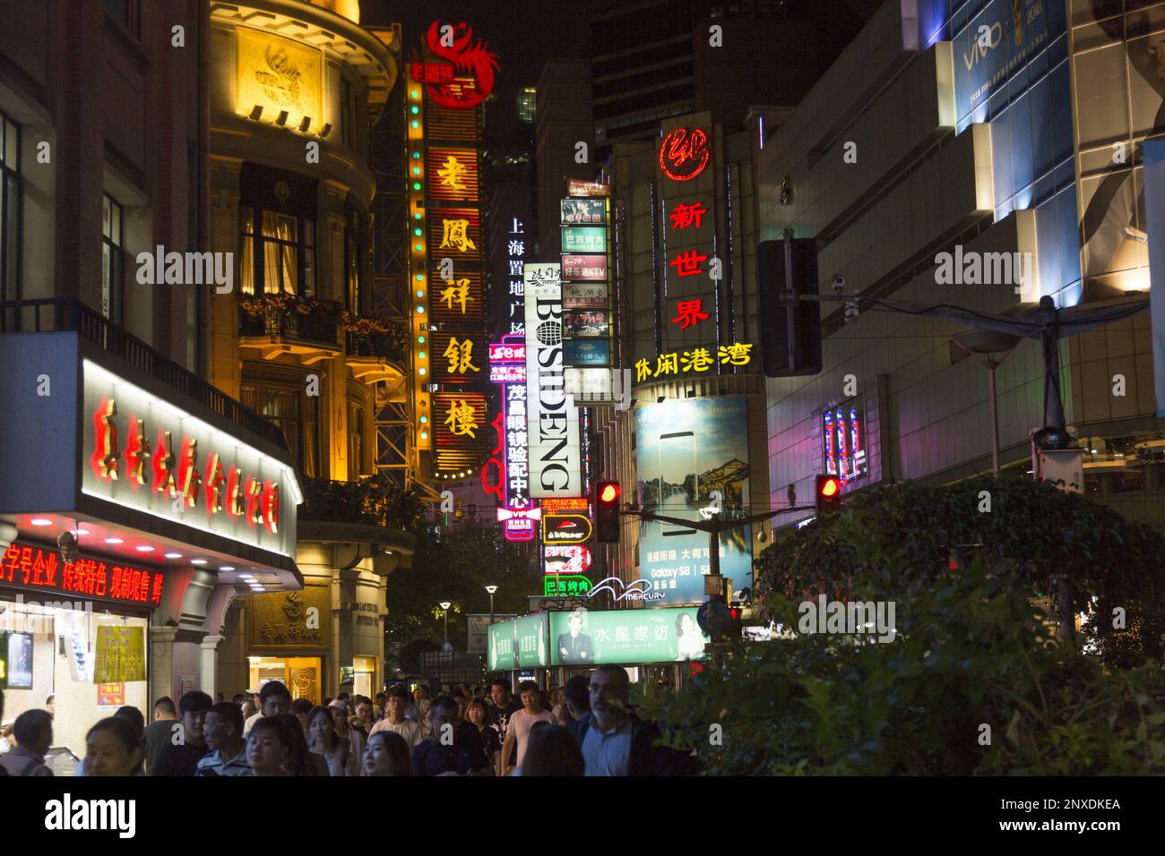 Nanjing Road à Shanghai la nuit Banque D'Images