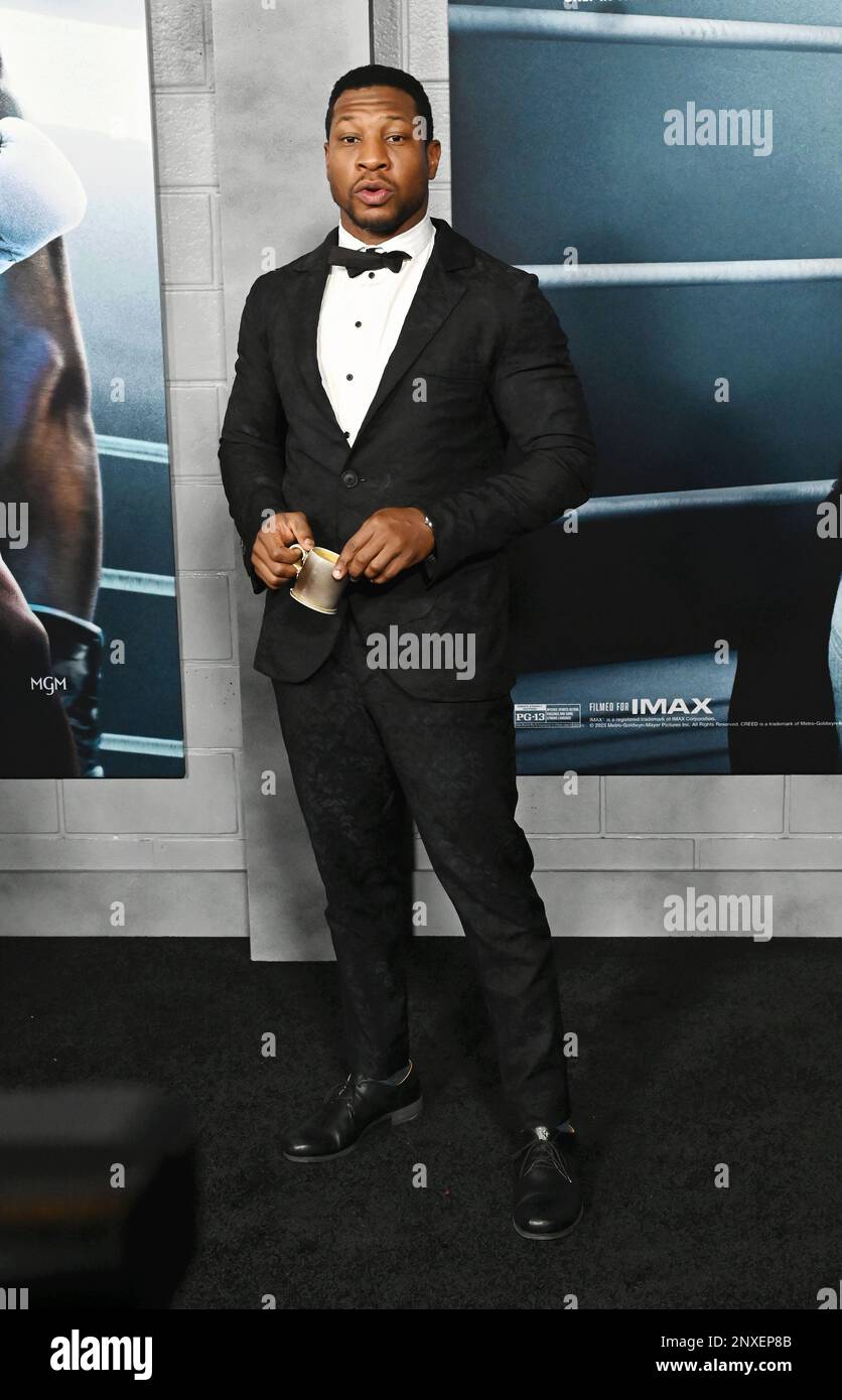 HOLLYWOOD, CALIFORNIE - 27 FÉVRIER : Jonathan Majors participe à la première de 'CREED III' à Los Angeles au TCL Chinese Theatre sur 27 février 2023 à Ho Banque D'Images