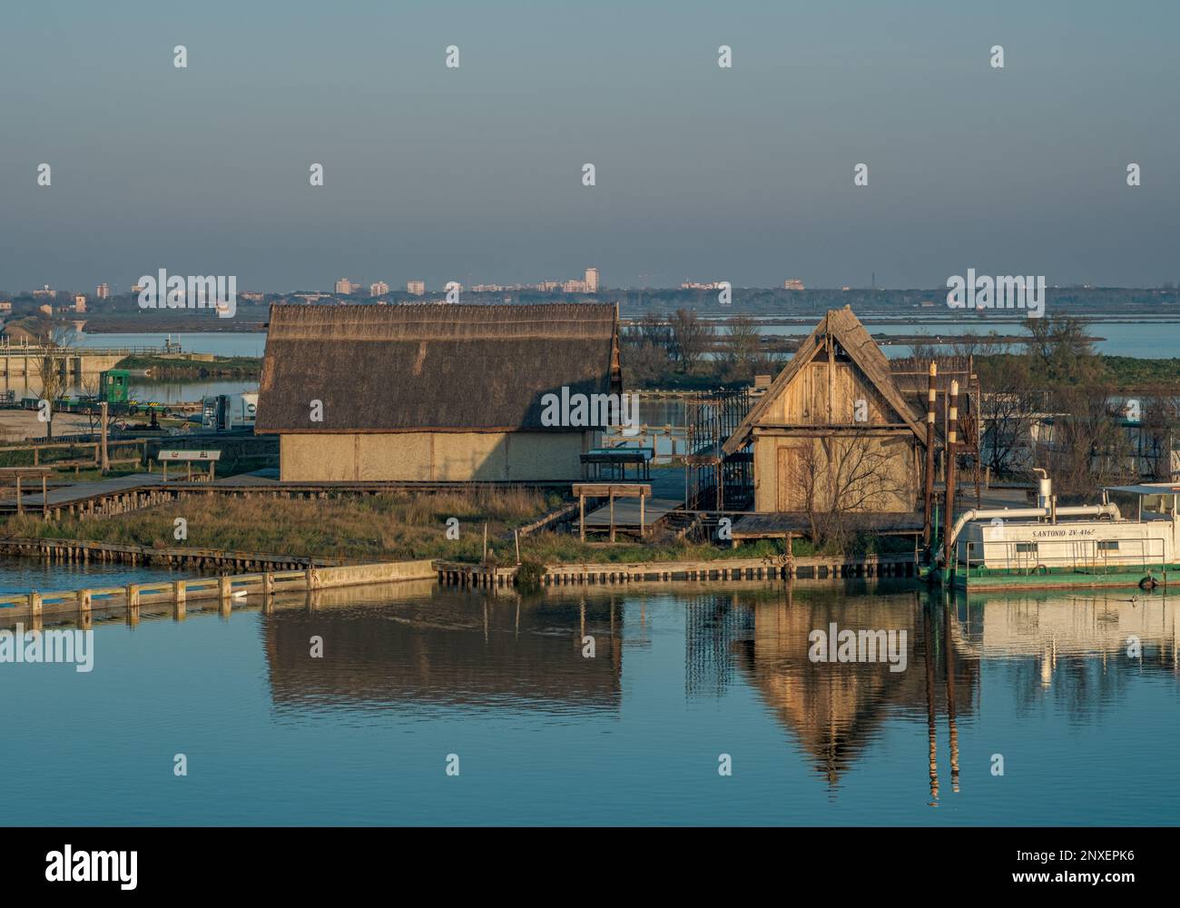 Plante pour l'élevage d'anguilles dans les vallées de Comacchio. Province de Ferrara, Émilie-Romagne, Italie Banque D'Images