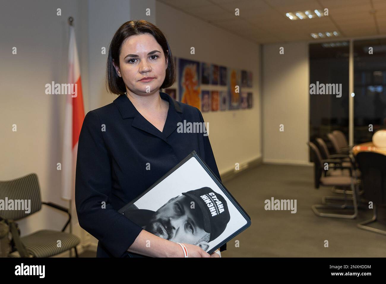 Chef du mouvement démocratique bélarussien Svetlana Tichanovskaja pose pour le photographe lors de l'ouverture de la "Commission de la Biélorussie démocratique", bureaux diplomatiques au service de l'opposition bélarussienne à Bruxelles, mercredi 01 mars 2023. BELGA PHOTO JAMES ARTHUR GEKIERE Banque D'Images