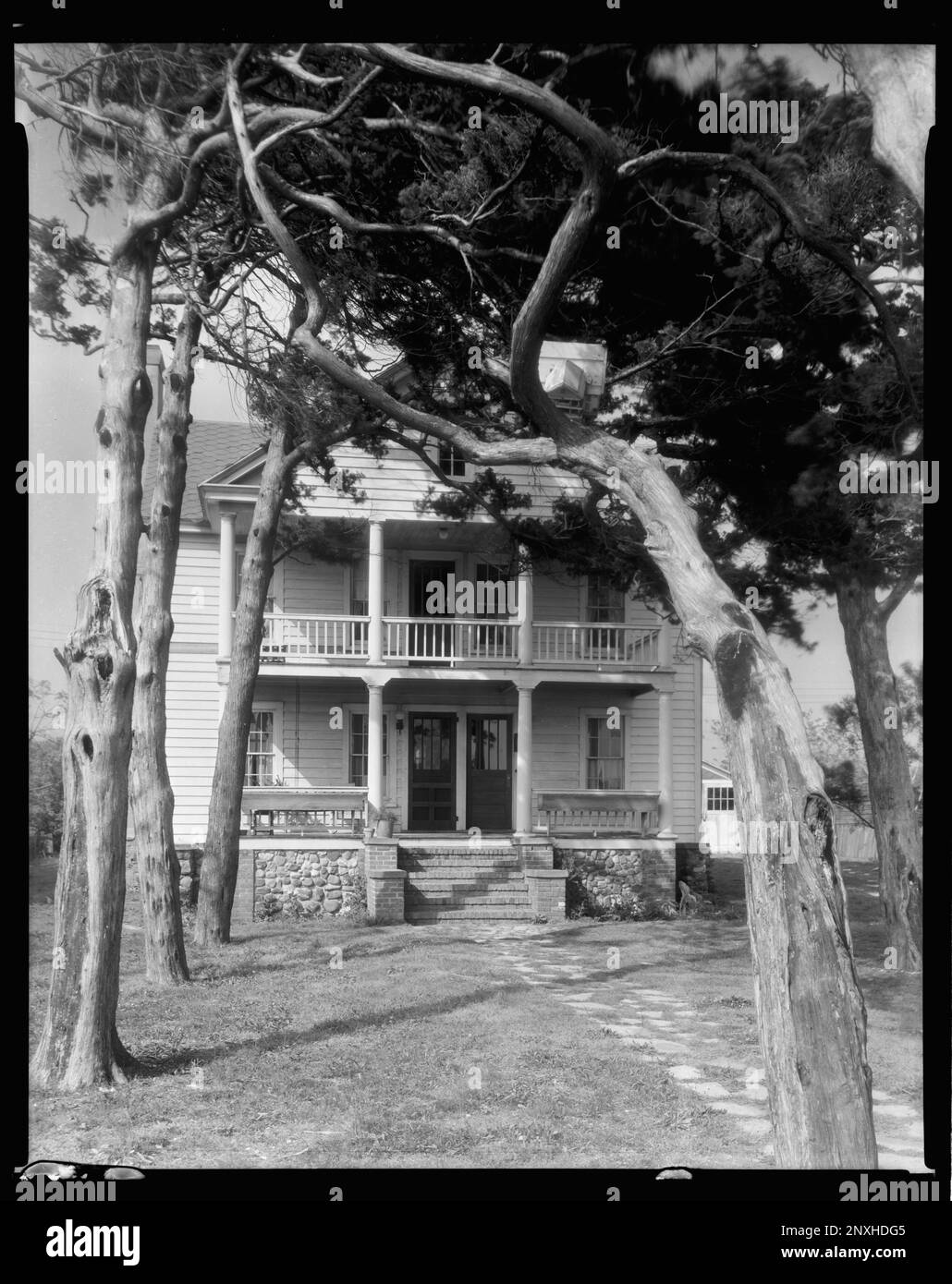 Ancienne maison, Beaufort, comté de Carteret, Caroline du Nord. Carnegie Etude de l'architecture du Sud. États-Unis, Caroline du Nord, Carteret County, Beaufort, balcons, Maisons, Porches. Banque D'Images