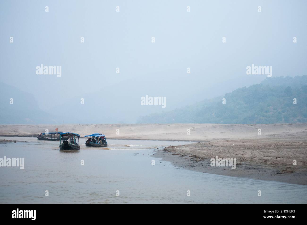 Une photo de beauté naturelle d'un lieu touristique bien connu appelé « sada Pathor » au Bangladesh. Banque D'Images