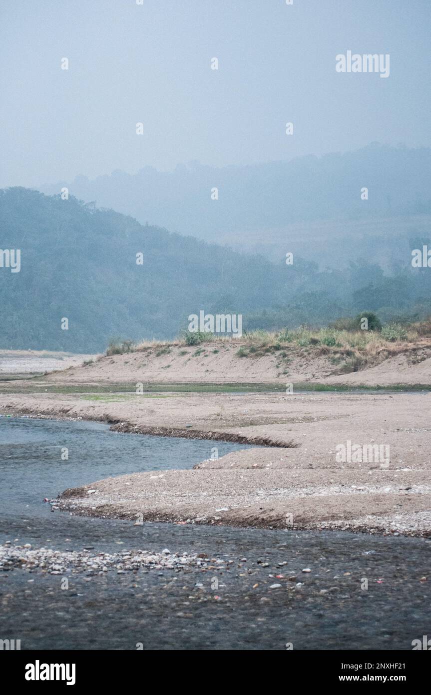 Une photo de beauté naturelle d'un lieu touristique bien connu appelé « sada Pathor » au Bangladesh. Banque D'Images