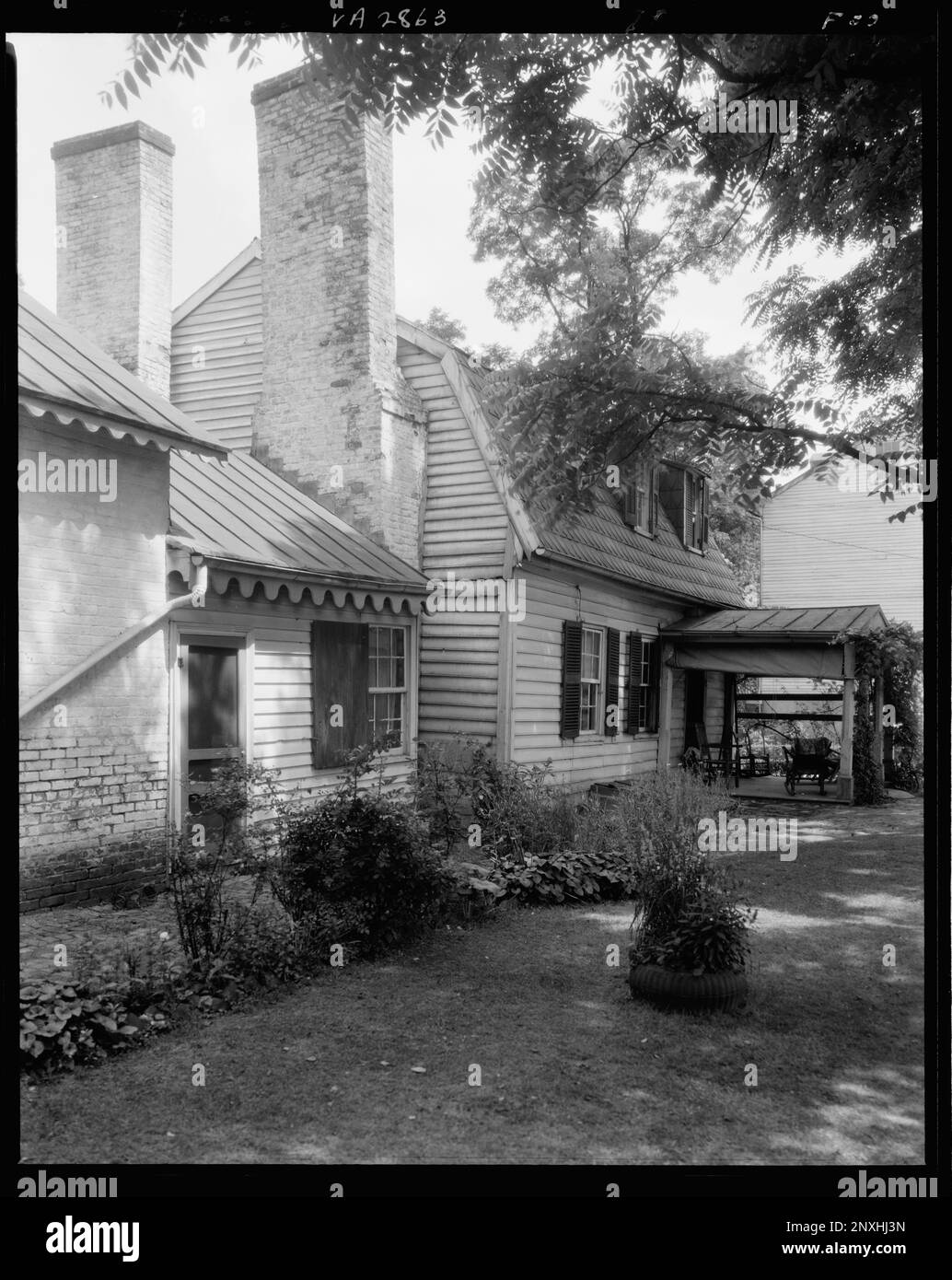 Résidence de Mme Peter V. Daniel, rue Charles et Fauquier, Fredericksburg, Virginie. Carnegie Etude de l'architecture du Sud. États-Unis Virginia Fredericksburg, cheminées, Porches, ailes , divisions de bâtiment, Maisons. Banque D'Images