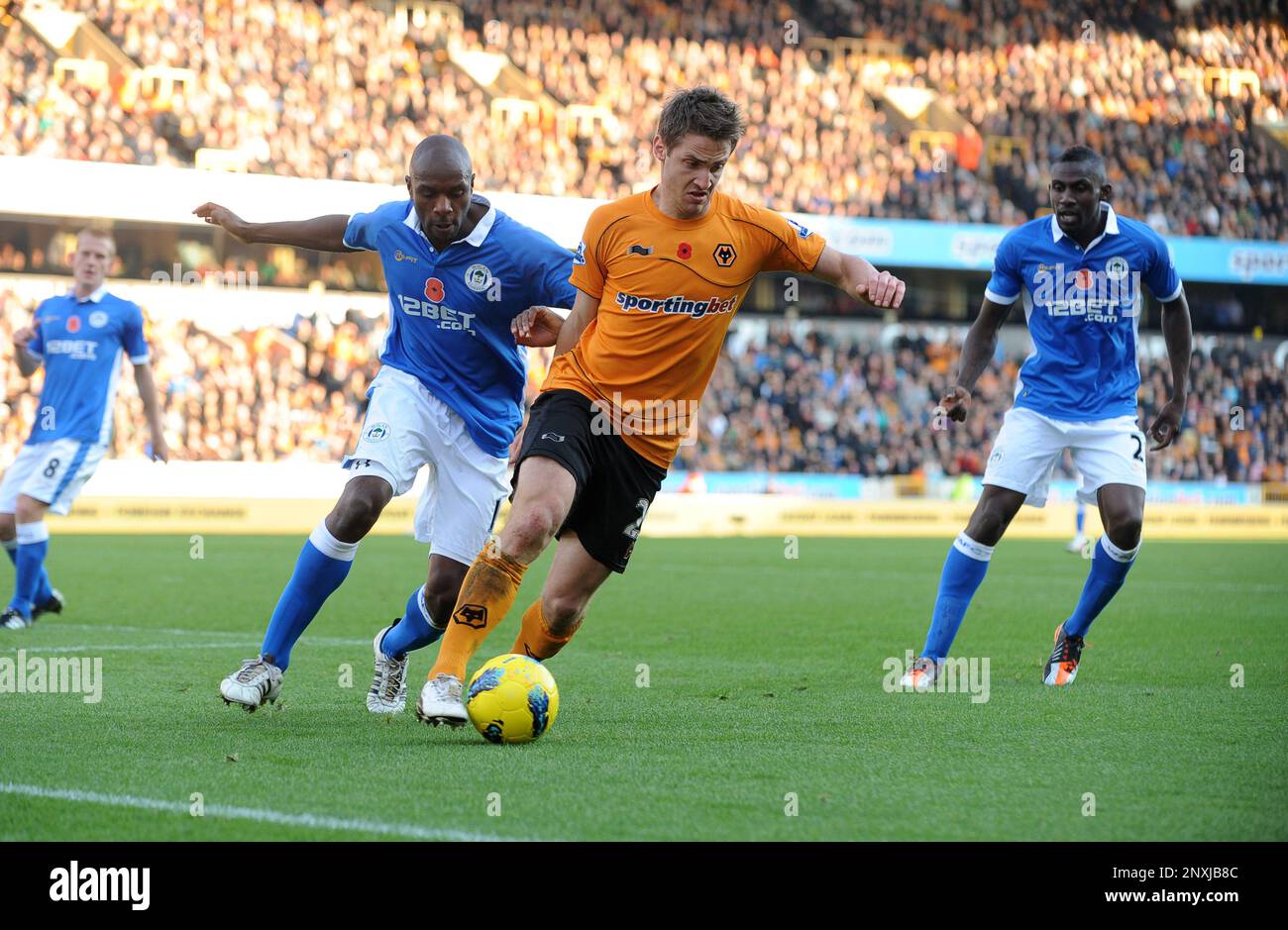 Kevin Doyle de Wolves et Emmerson Boyce de Wigan - Wolverhampton Wanderers c. Wigan Athletic 06/11/2011 Banque D'Images