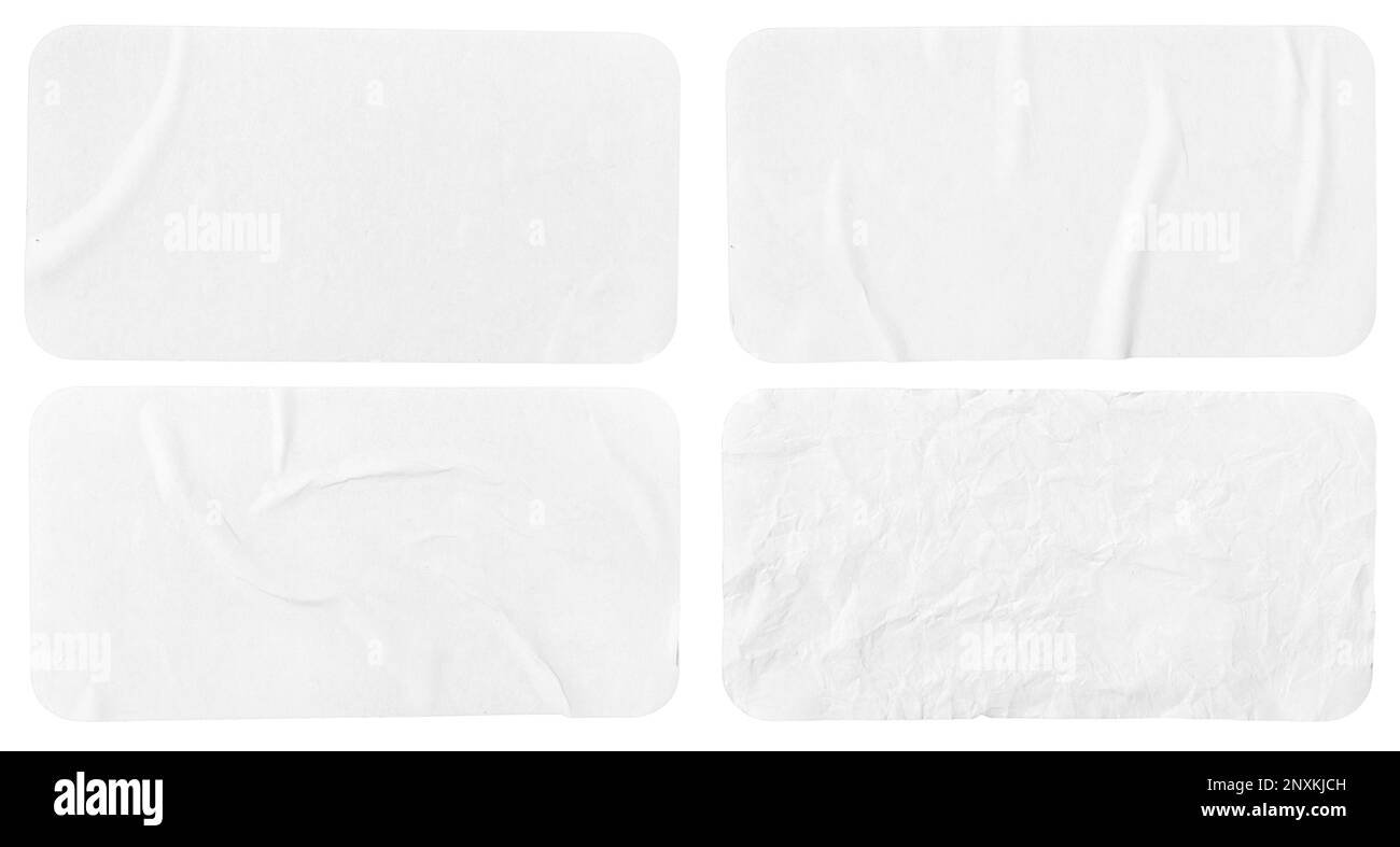Jeu de quatre feuilles de papier froissé, chacune étant isolée sur fond blanc. La forme rectangulaire a des bords arrondis. Maquette de modèle Banque D'Images