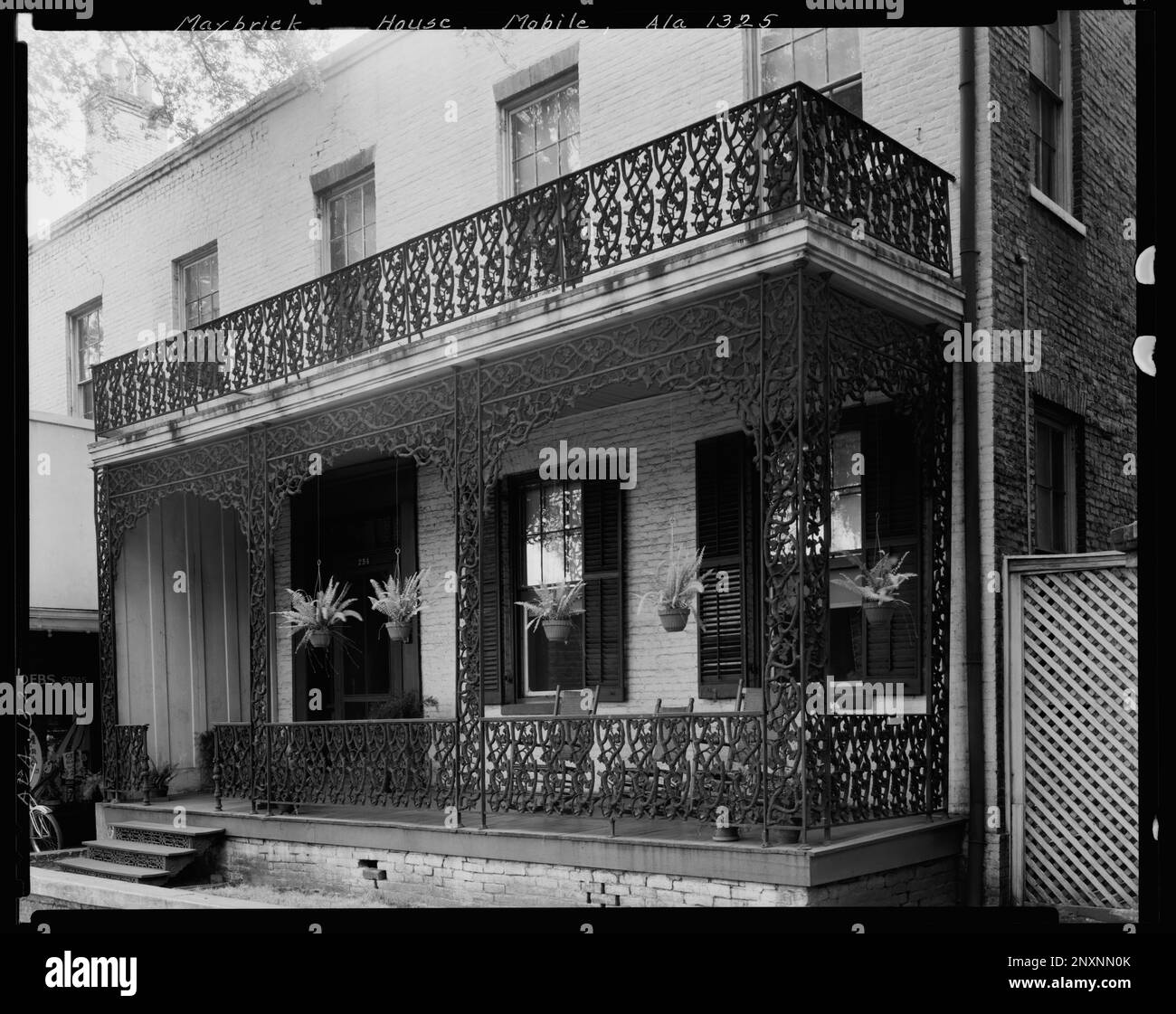 Maybrick House, 254 Government St., Porch, Mobile, Mobile County, Alabama. Carnegie Etude de l'architecture du Sud. États-Unis, Alabama, Mobile County, Mobile, ironwork, Balcons, Porches, Maisons. Banque D'Images Maybrick House, 254 Government St., Porch, Mobile, Mobile County, Alabama. Carnegie Etude de l'architecture du Sud. États-Unis, Alabama, Mobile County, Mobile, ironwork, Balcons, Porches, Maisons. Banque D'Images