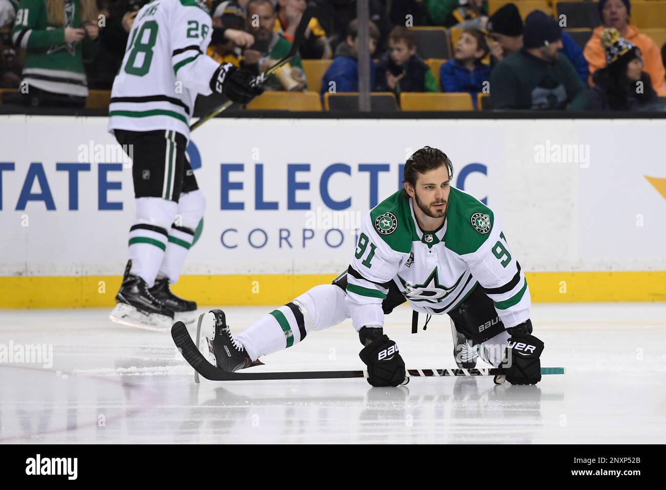 January 15, 2018: Dallas Stars center Tyler Seguin (91) warms up before the NHL game between the Dallas Stars and the Boston Bruins held at TD Garden, in Boston, Mass. The Stars defeat the Bruins 3-2 in overtime. Eric Canha/CSM (Cal Sport Media via AP Images) Banque D'Images