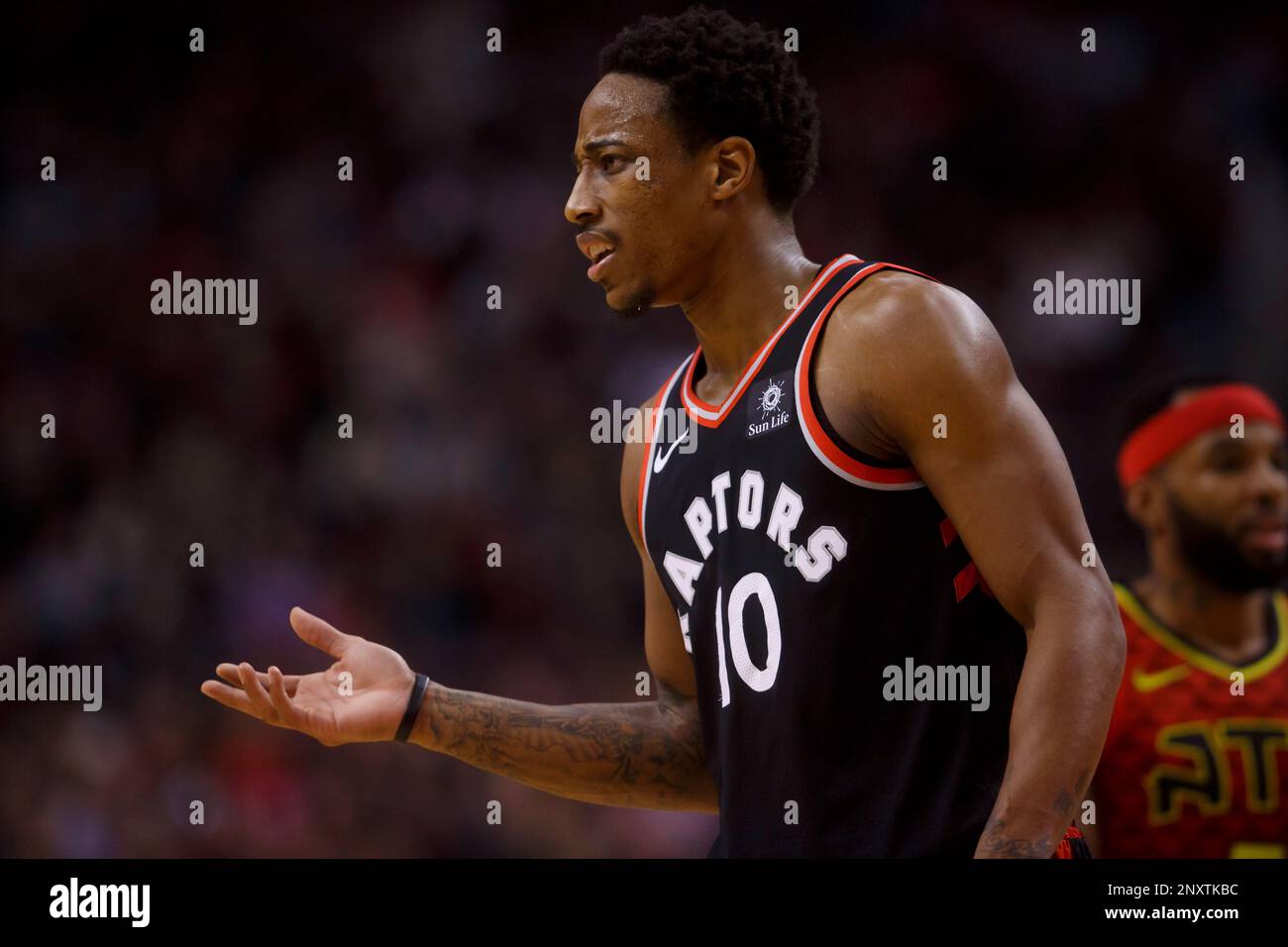 Toronto Raptors guard DeMar DeRozan reacts to a call during the first half of the team's NBA basketball game against the Atlanta Hawks on Friday, Dec. 29, 2017, in Toronto. (Cole Burston/The Canadian Press via AP) Banque D'Images