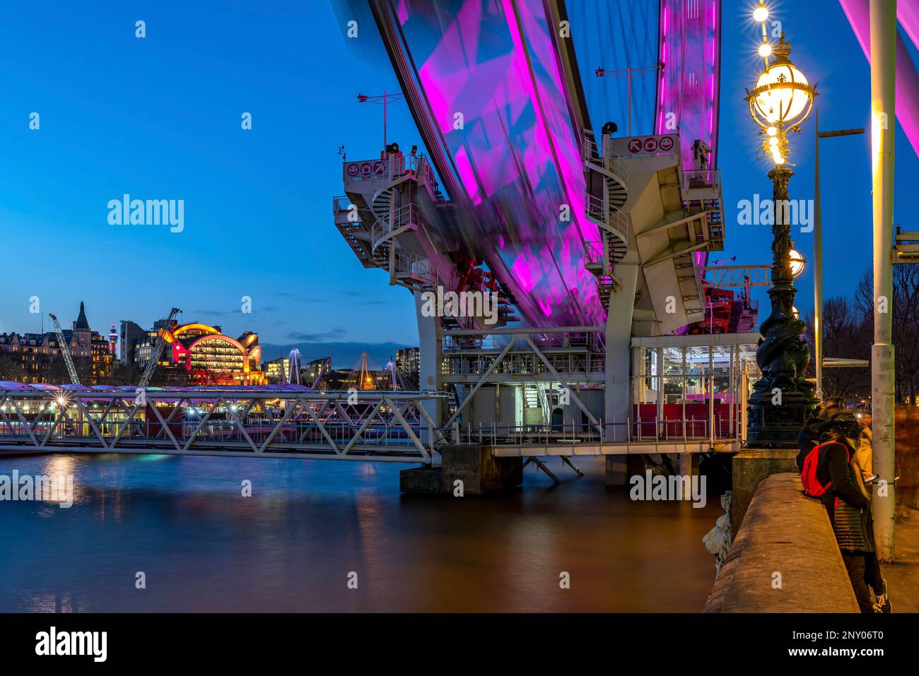 Roue du millénaire rose, Londres, Angleterre Banque D'Images