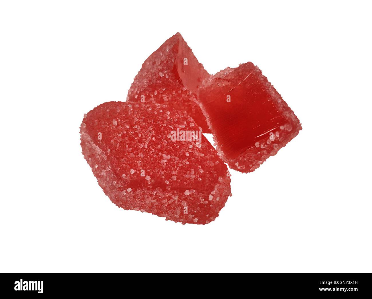 Gelées de fruits. Bonbons en gelée rouge isolés sur fond blanc. Masque inclus. Banque D'Images