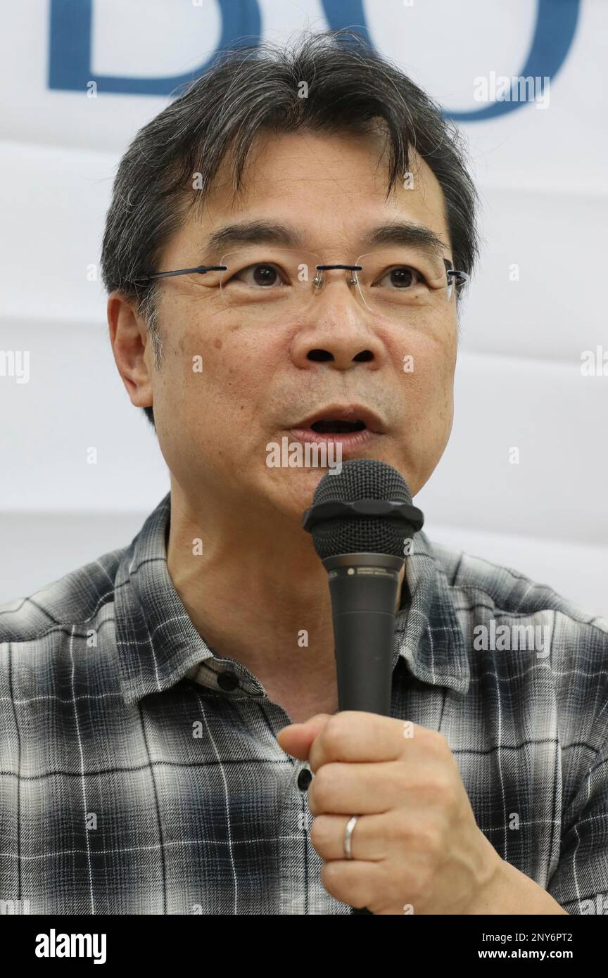 Tatsuya Yoshiokai, Peace Boat Executive Committee Member, attends a press conference on ICAN awarding Nobel peace Prize in Tokyo on Oct. 6, 2017. ( The Yomiuri Shimbun via AP Images ) Banque D'Images