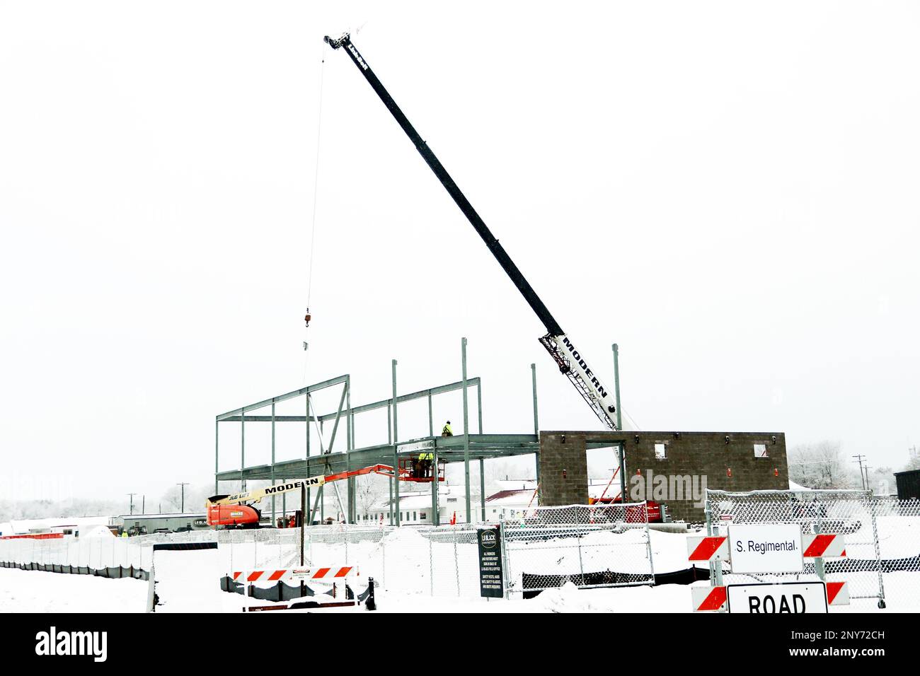 La zone de construction d'un futur quartier général de la brigade d'entraînement transitoire dans le bloc de 1600 de la zone de cantonnement est montrée le 5 janvier 2023, à fort McCoy, Wisconsin. Un contrat, totalisant 11 964 432,87 000 $, a été adjugé à L.S. par 9 juin 2022 Les constructeurs noirs construisent le projet du quartier général de la Brigade d'entraînement transitoire de l'exercice 2022 à fort McCoy. Les opérations de construction ont commencé en août 2022. L'emplacement de la construction est juste en face de l'endroit où le même entrepreneur a construit deux nouveaux bâtiments de casernes de troupes d'entraînement transitoire dans le même bloc. Selon la Direction de fort McCoy o Banque D'Images