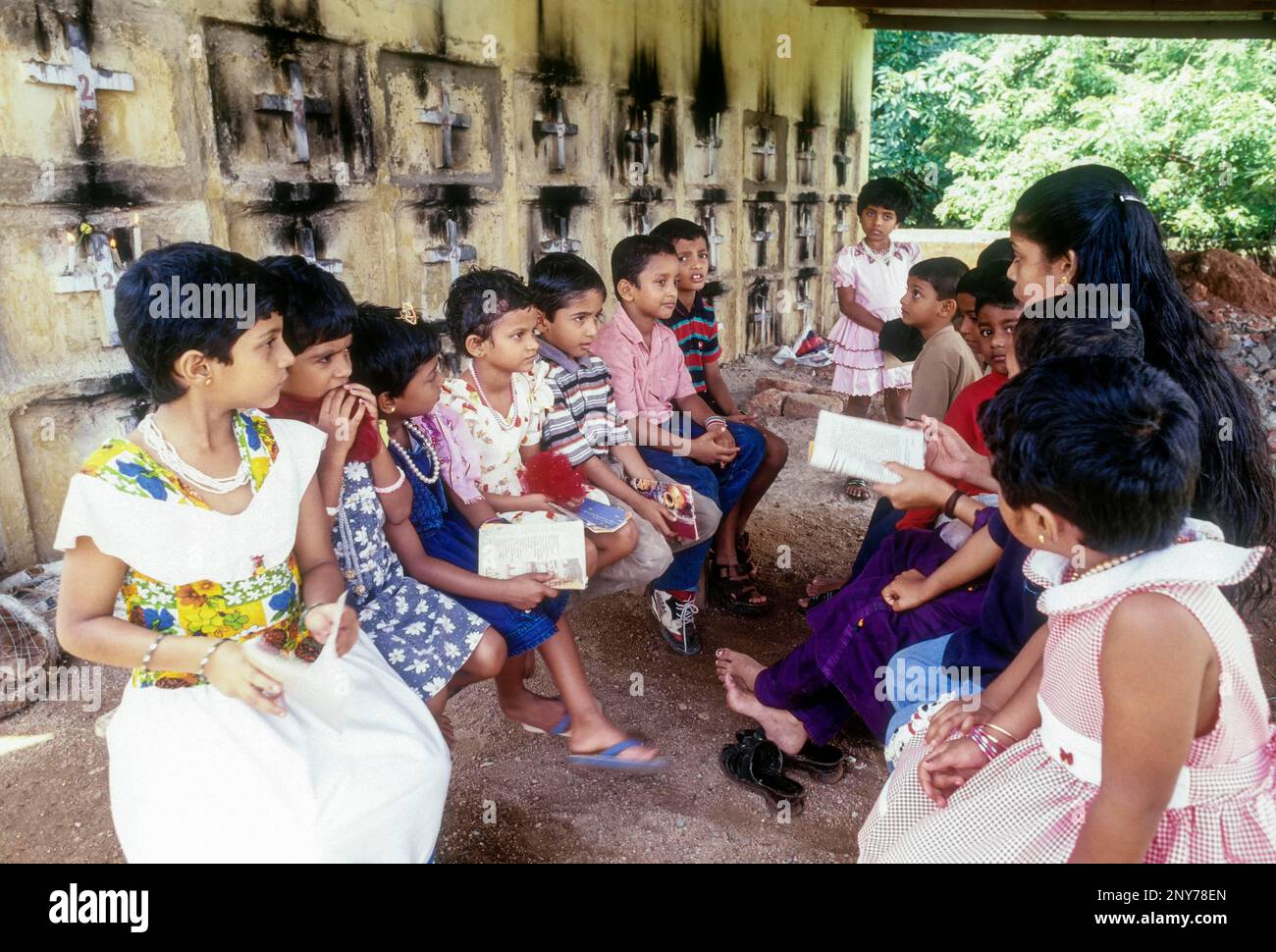 Narration d'histoires bibliques dans l'église Sainte Vierge Marie, Valiyapally, Kottayam, Kerala, Inde Banque D'Images