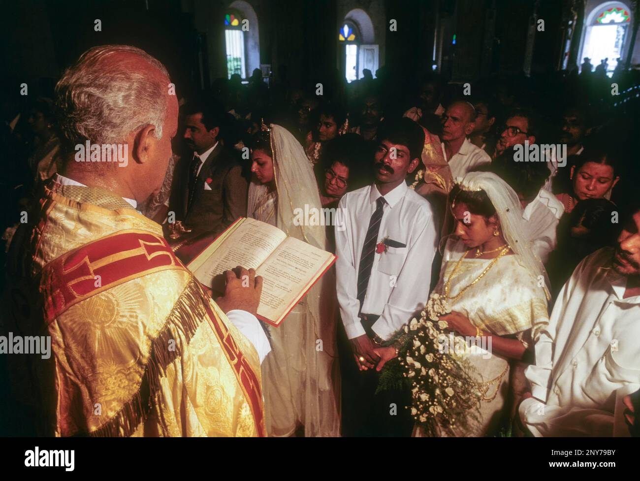 Mariage catholique à Santa Cruz Baslica à fort Cochin, Kerala, Inde Banque D'Images