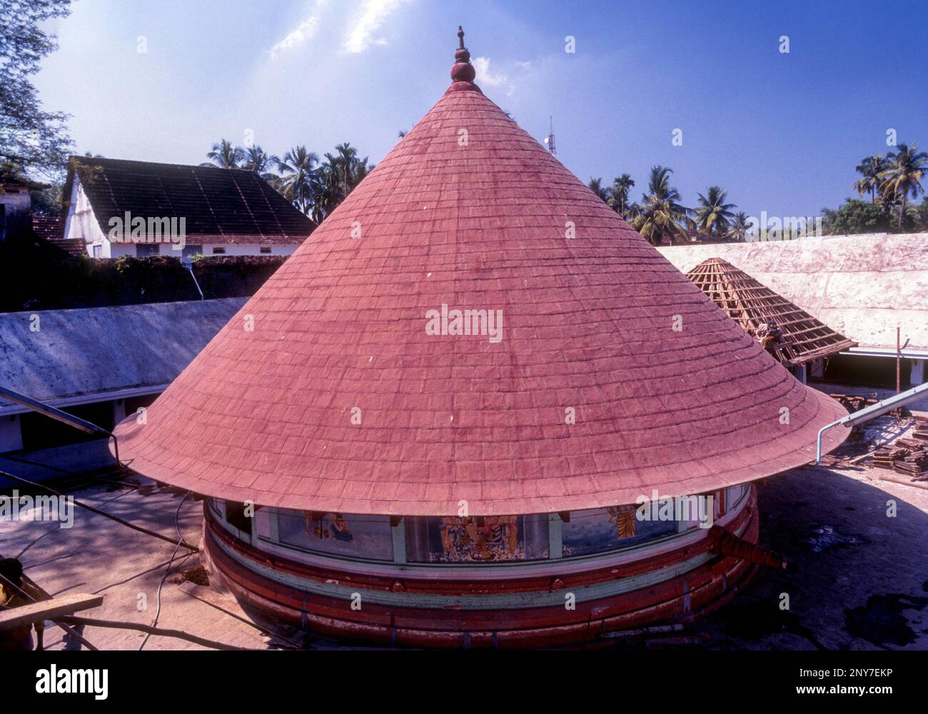 Temple Krishna à Kochi Cochin la fashioning de toits ronds de cuivre, unique aux temples de Kerala est un art perdu, Kerala, Inde du Sud, Inde, Asie Banque D'Images