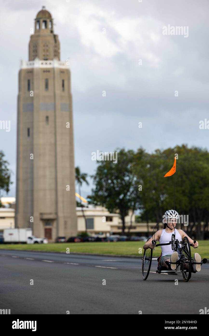 BASE CONJOINTE PEARL HARBOR-HICKAM - (9 février 2023) Marine blessée Warrior accueille un camp d'intro sportif adaptatif à la base conjointe Pearl Harbor-Hickam, 6 février - 10. Les athlètes ont participé au tir à l'arc, au cyclisme, à l'aviron en intérieur, au tir, au volley-ball assis, natation et suivi. Banque D'Images