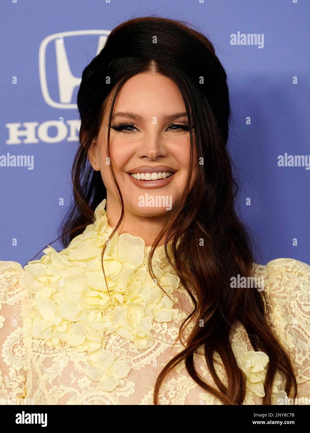 Lana del Rey poses at the 2023 Billboard Women in Music Awards, Wednesday, March 1, 2023, at YouTube Theater in Inglewood, Calif. (AP Photo/Chris Pizzello) Banque D'Images