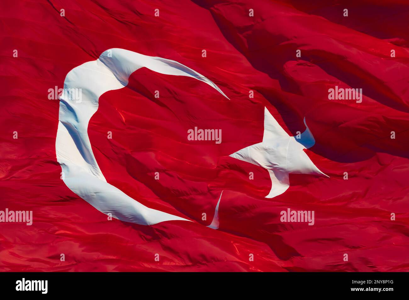 Drapeau turc. Drapeau turc en plein écran. Photo de fond de la République du Turkiye. 23rd avril ou 19th mai ou 30th août ou 29th octobre retour Banque D'Images