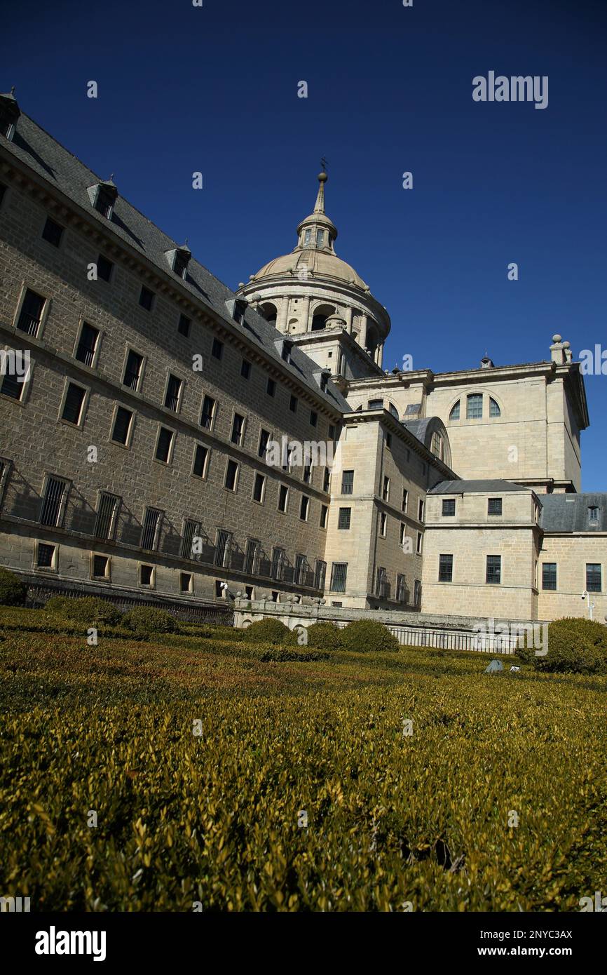 Le Monastère Royal De San Lorenzo De El Escorial Est Un Complexe Qui ...