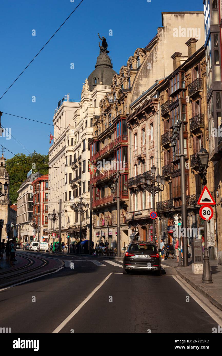 Bilbao, Espagne - 02 août 2022: Vue sur les maisons de la vieille ville appelée casco viejo Banque D'Images