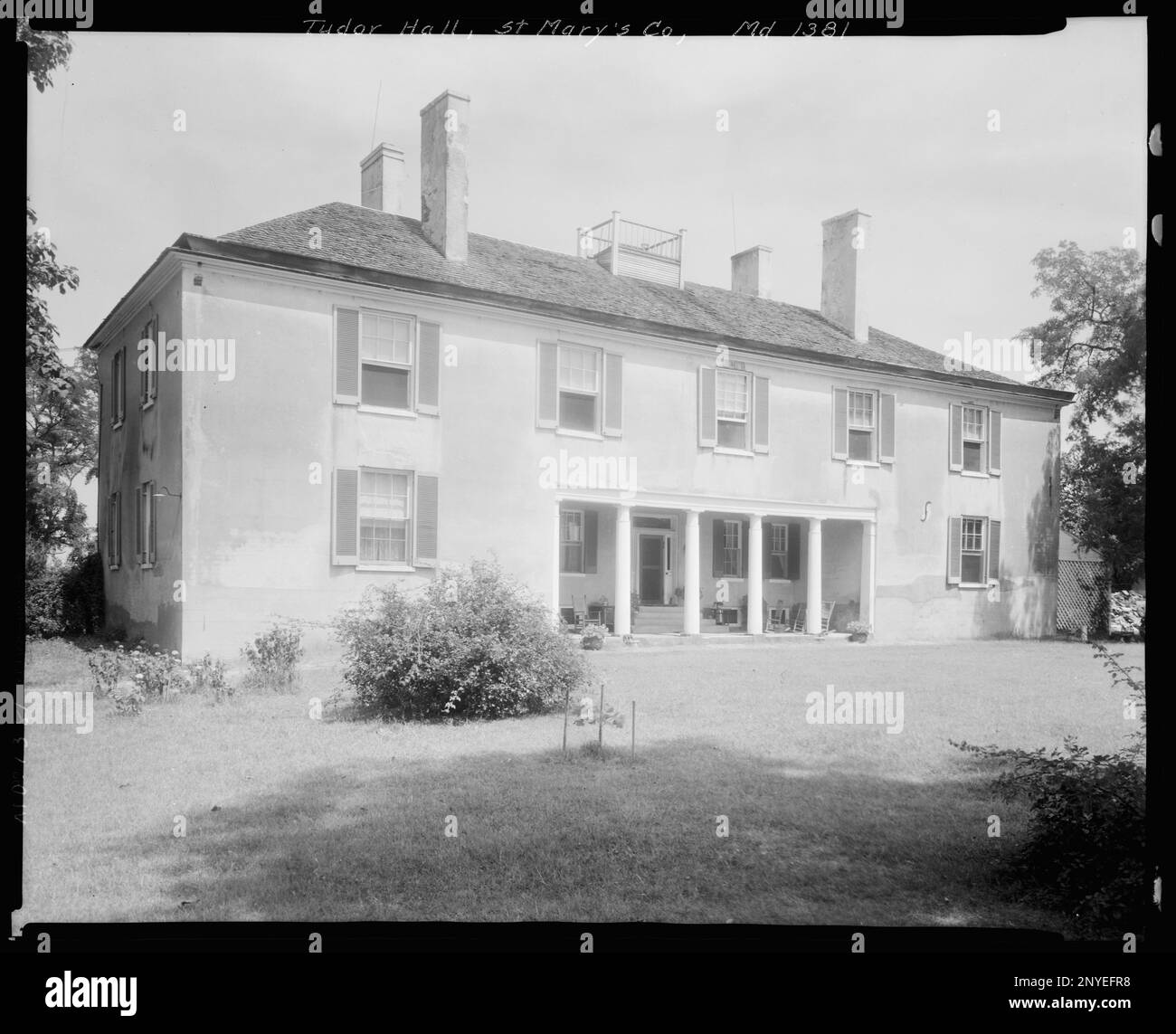 Tudor Hall, Leonardtown, St. Mary's County, Maryland. Carnegie Etude de l'architecture du Sud. États-Unis, Maryland, St. Mary's County, Leonardtown, Columns, Halls, pelouses, Porches. Banque D'Images